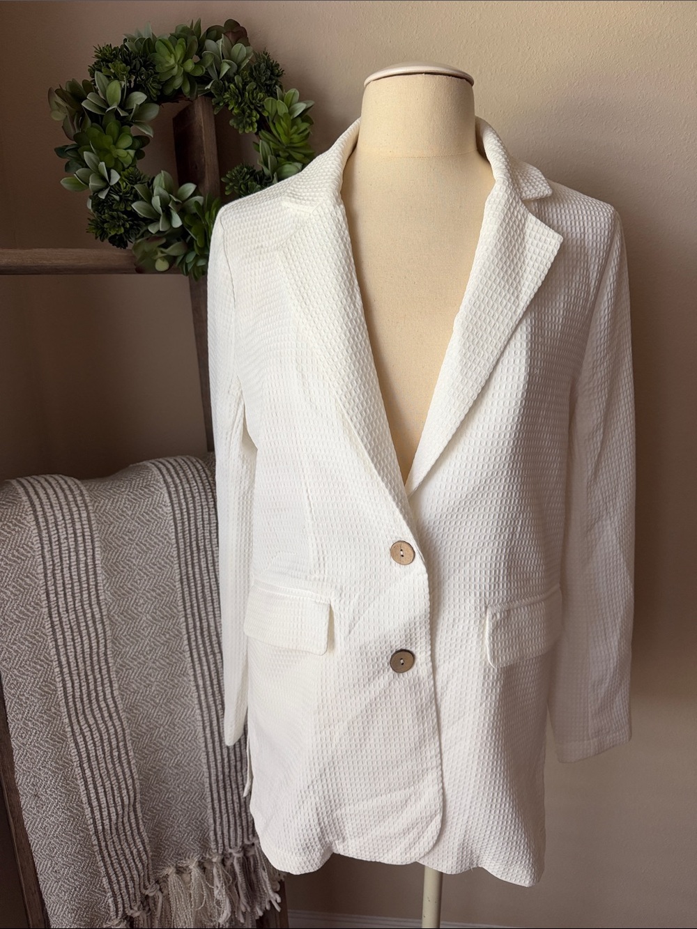Doe & Rae off white blazer